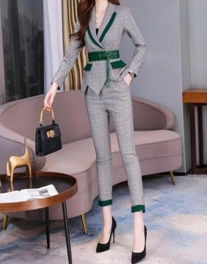 Plaid Slim Fit Women's Suit - Capri Pants