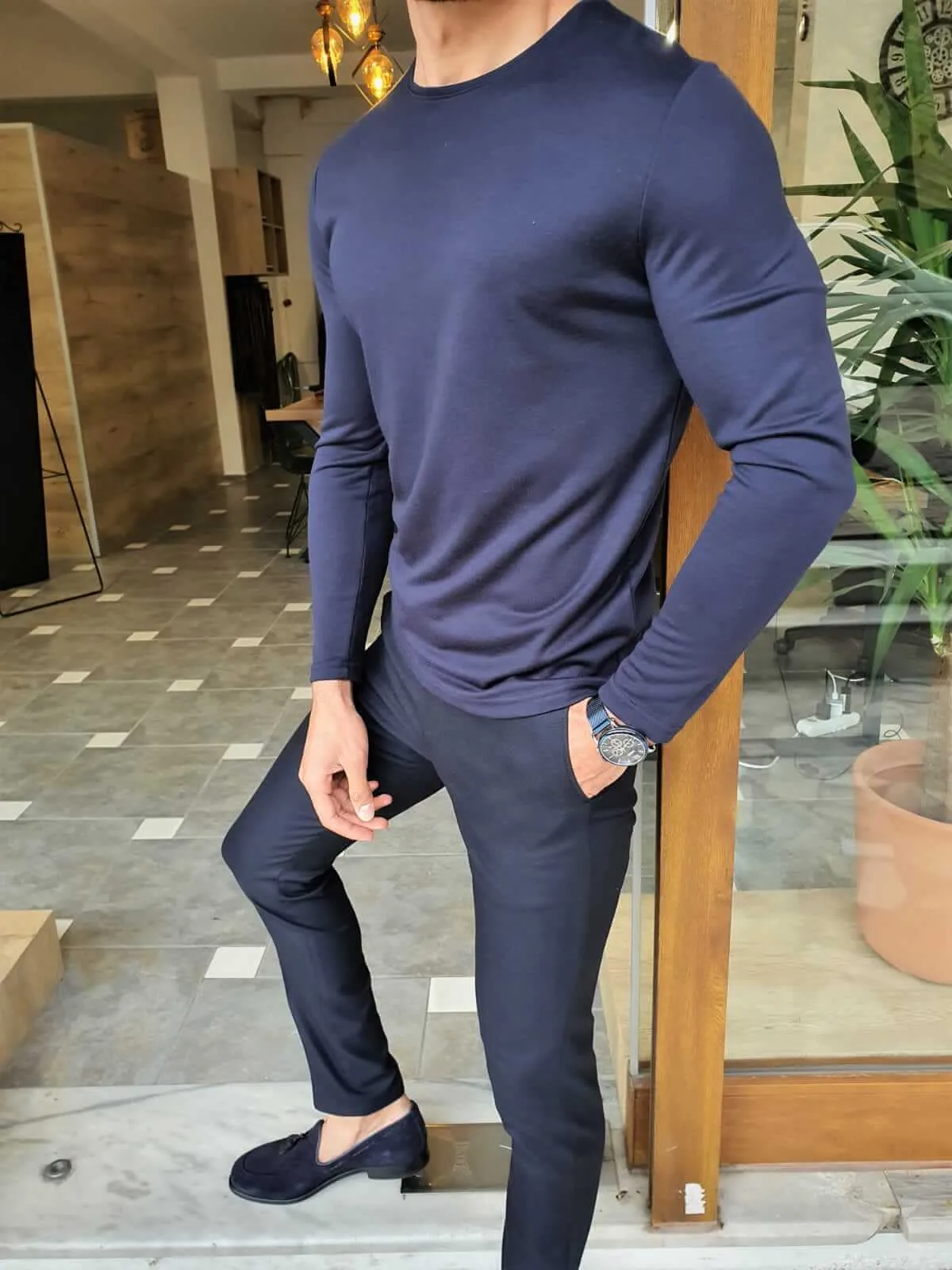 SLEEK NAVY BLUE WOOL TURTLENECK