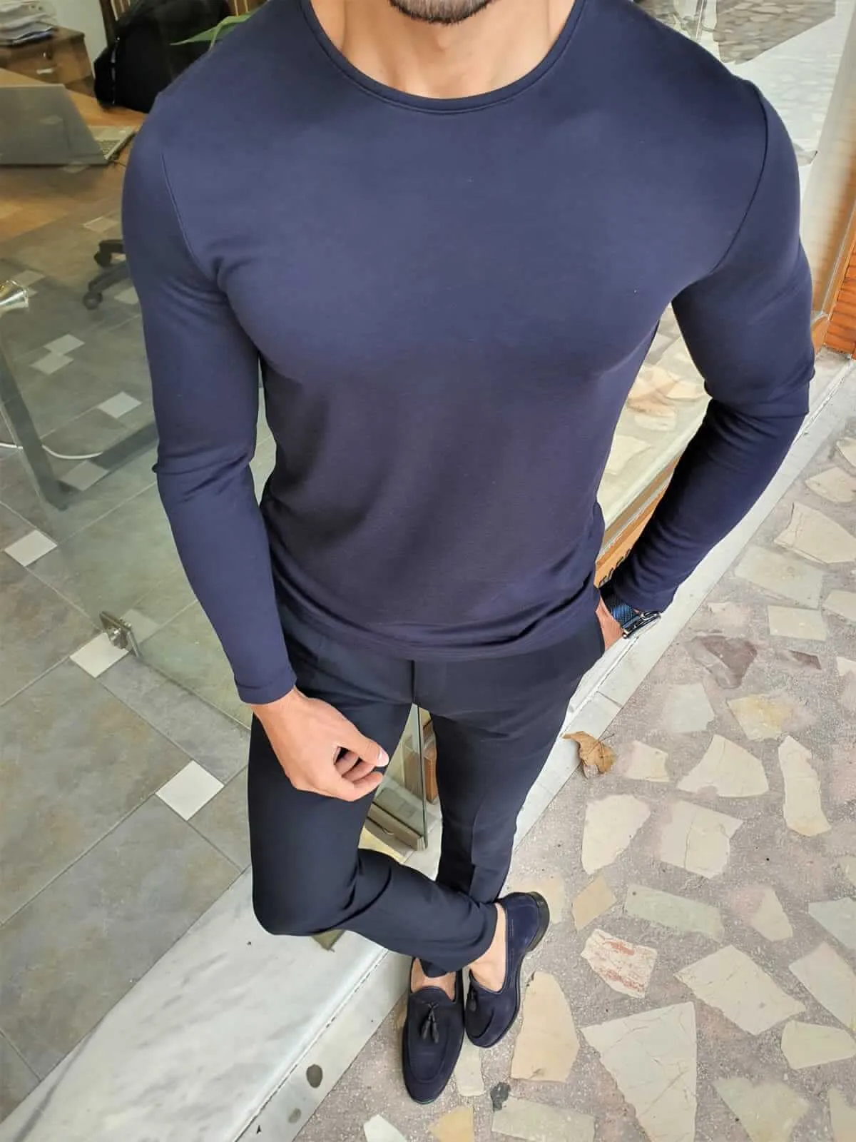 SLEEK NAVY BLUE WOOL TURTLENECK